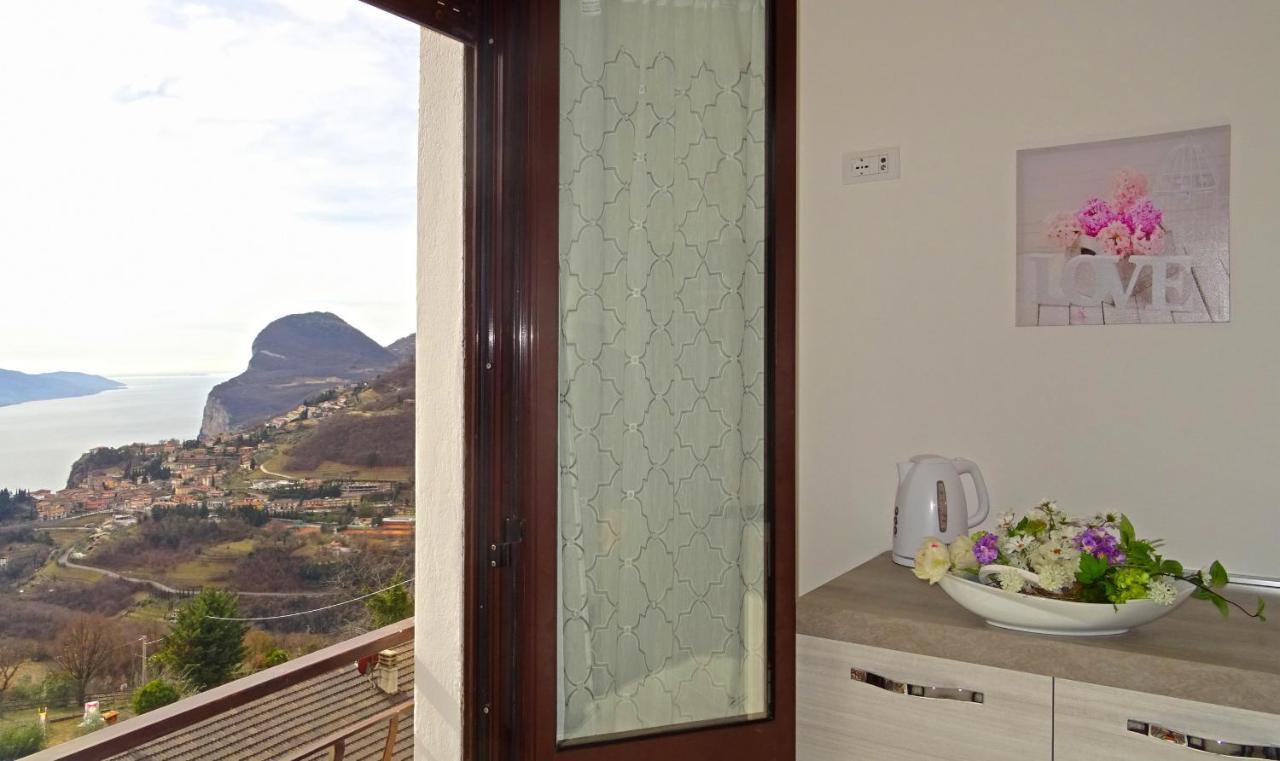 Casa Palanca Lake View Apartment By Gardadomusmea Tremosine Exteriör bild